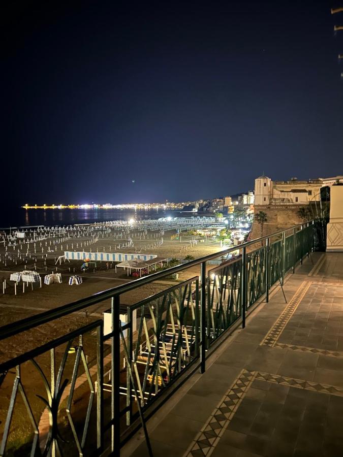 Newhouse Victoria - Sea View Apartment Nettuno Exteriér fotografie